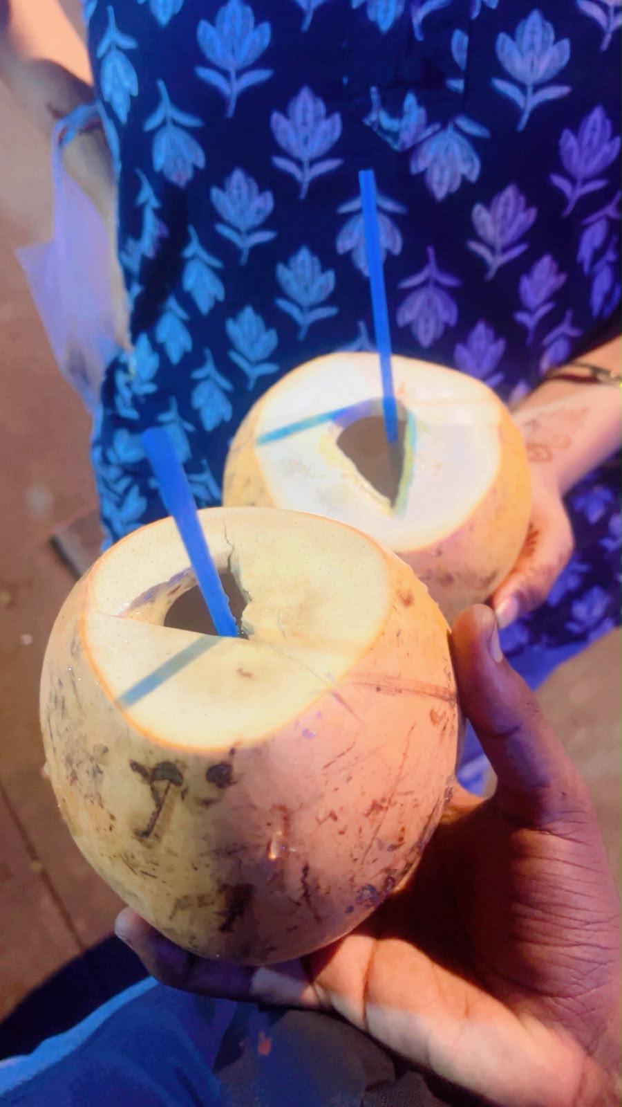 Ham Dono Ek Saath Nariyal Paani Peete Hue